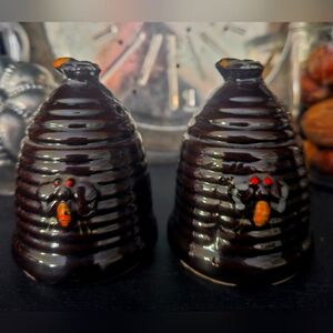Vintage Ceramic Beehive Salt and Pepper Shakers 3" JAPAN